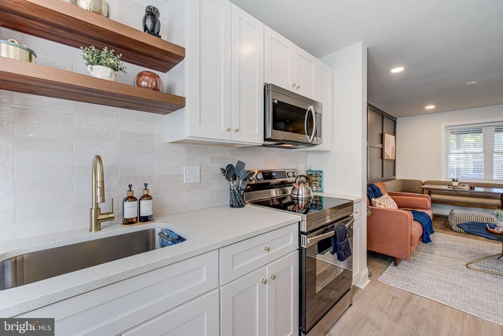 3107 Montrose Avenue - Photo 1