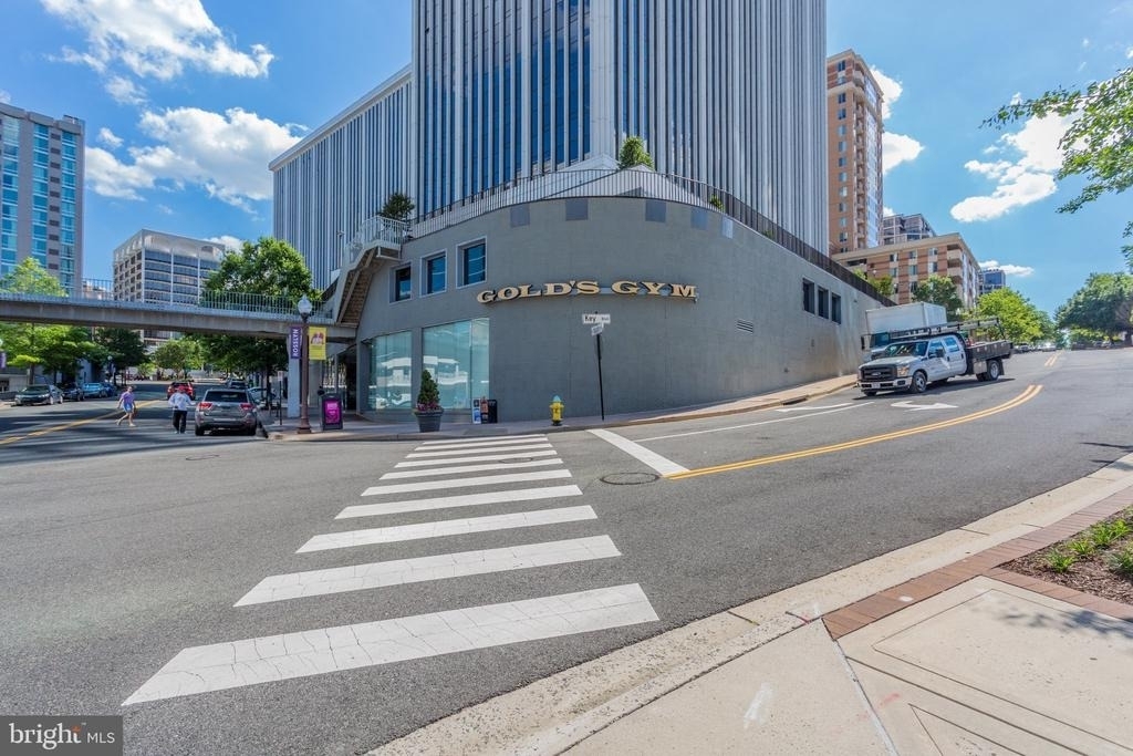 1111 Arlington Boulevard - Photo 32
