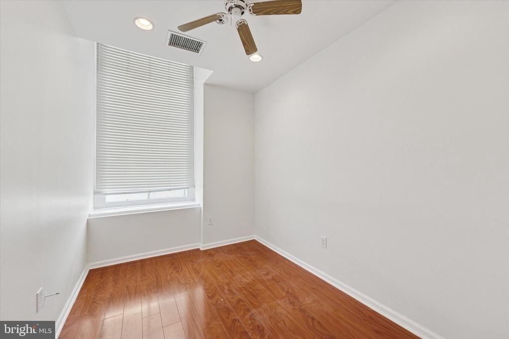 1050 E Montgomery Avenue - Photo 8