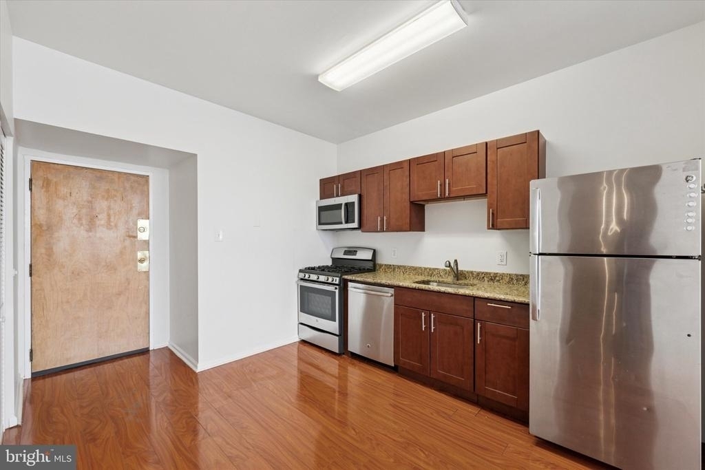 1050 E Montgomery Avenue - Photo 3