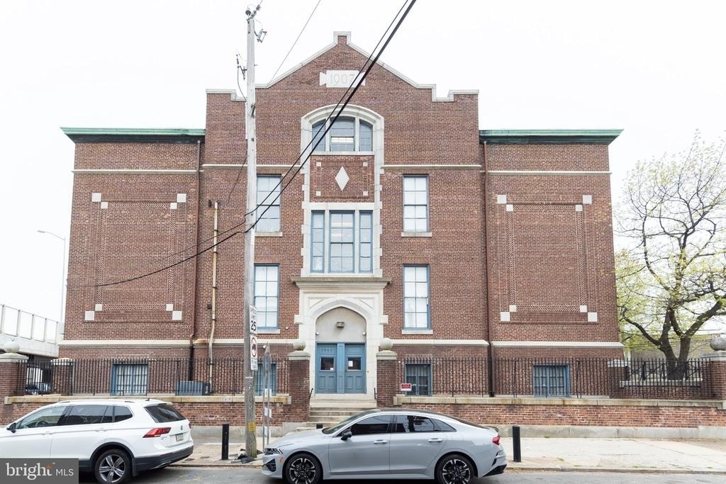 1050 E Montgomery Avenue - Photo 1