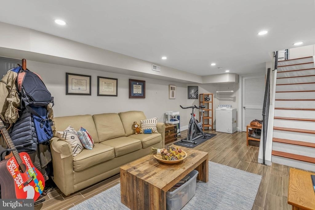 2114 Oakford Street - Photo 11