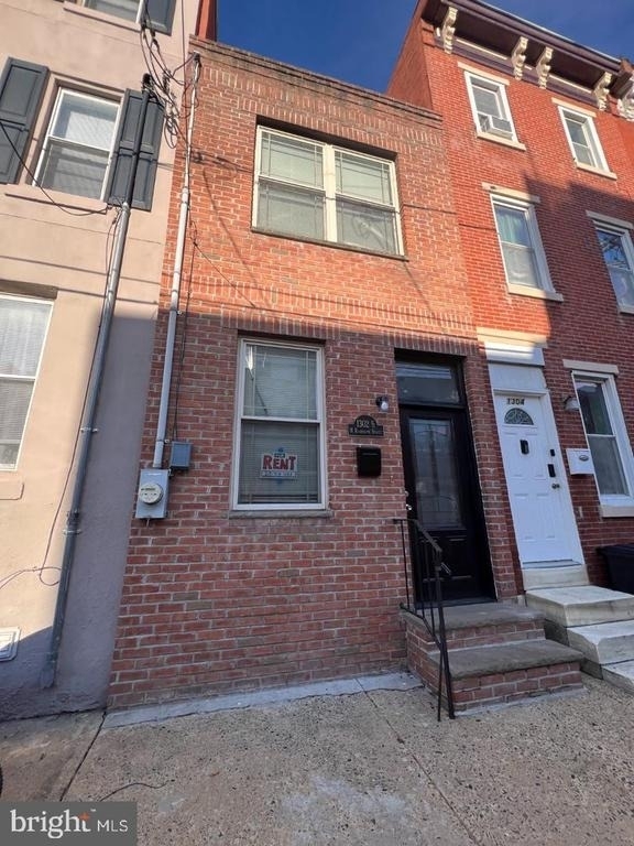 1302 N Randolph Street - Photo 0