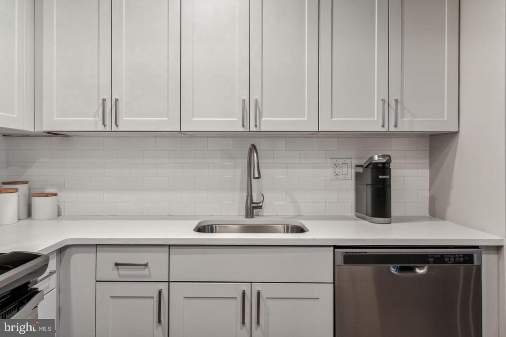 875 Sansom Street - Photo 8