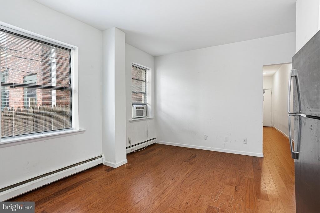 1917 Spring Garden Street - Photo 3