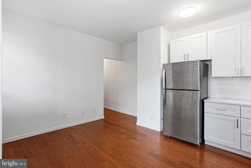 1917 Spring Garden Street - Photo 4