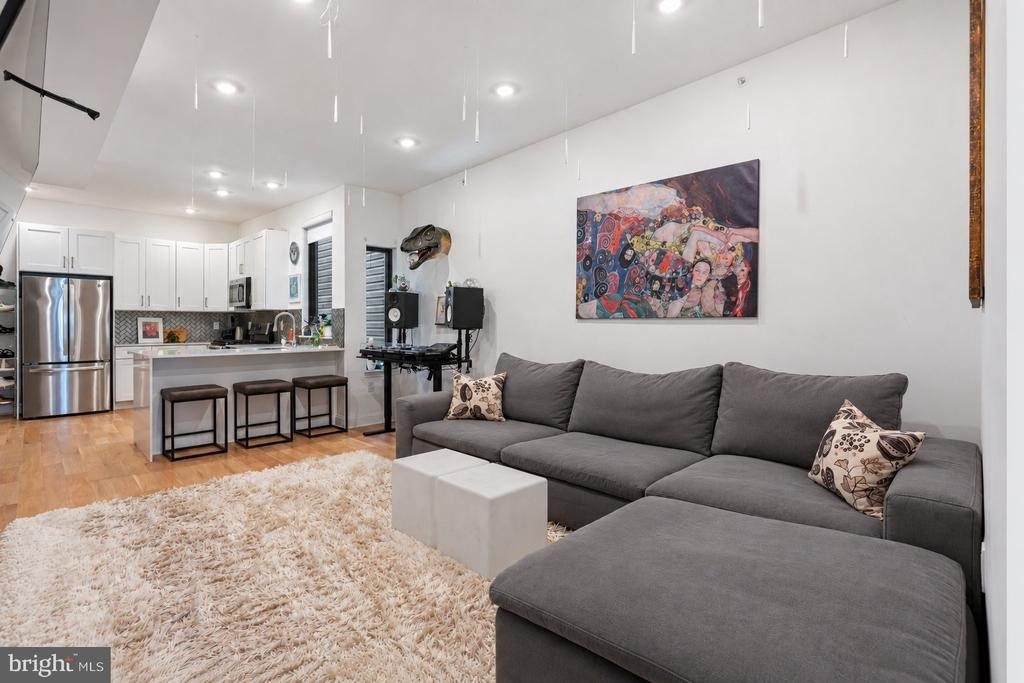 1432 N Franklin Street - Photo 2