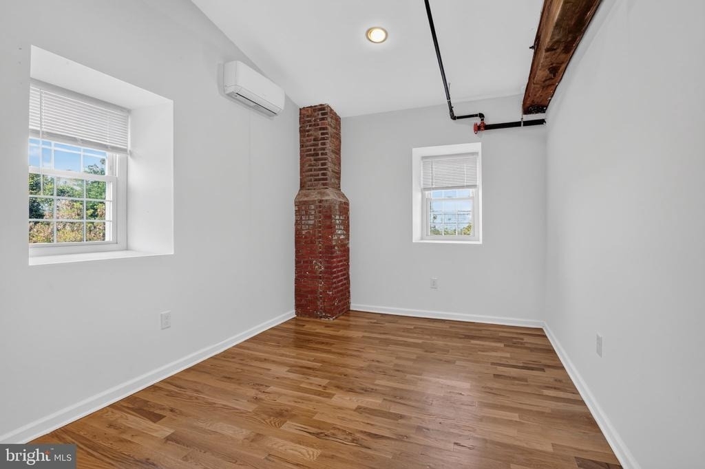 200 W Marshall Street - Photo 2