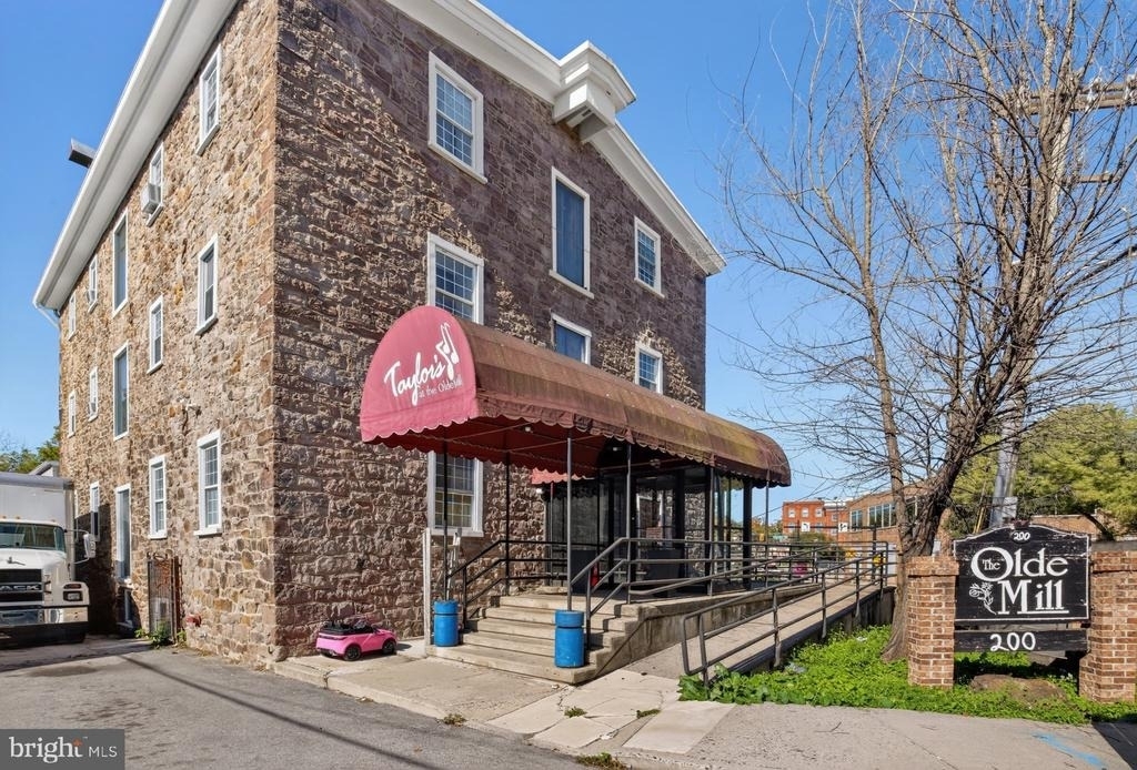 200 W Marshall Street - Photo 7