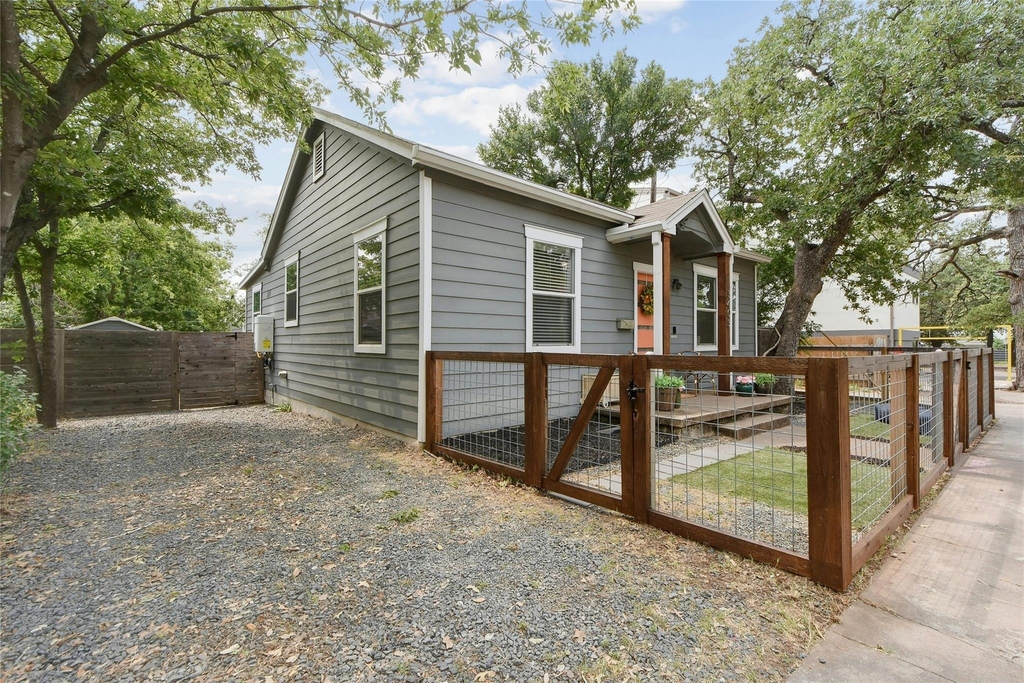 3403 King St - Photo 1