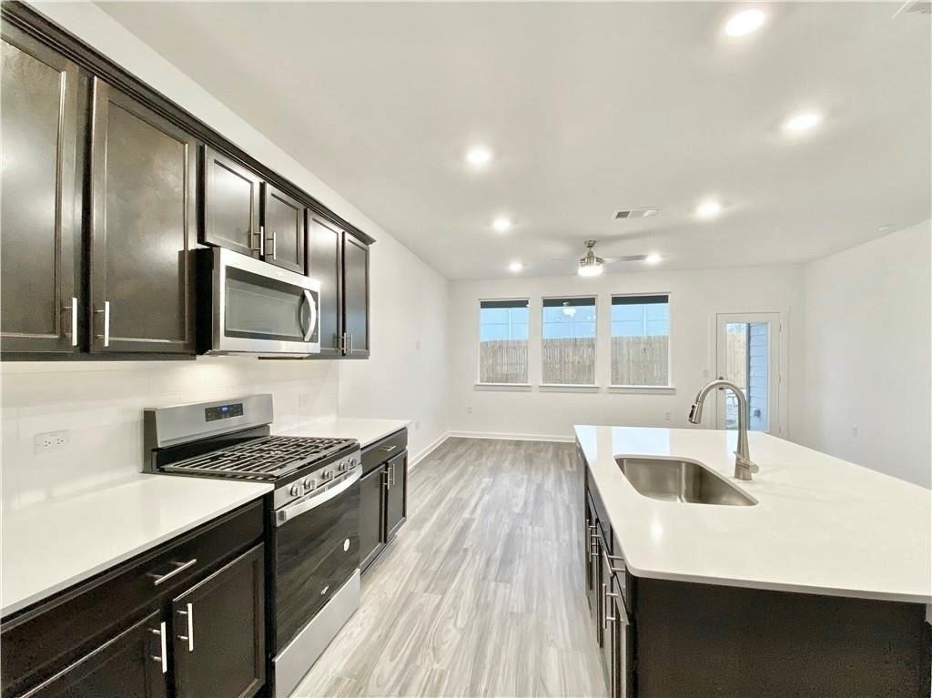 13816 Lubeck Dr - Photo 3