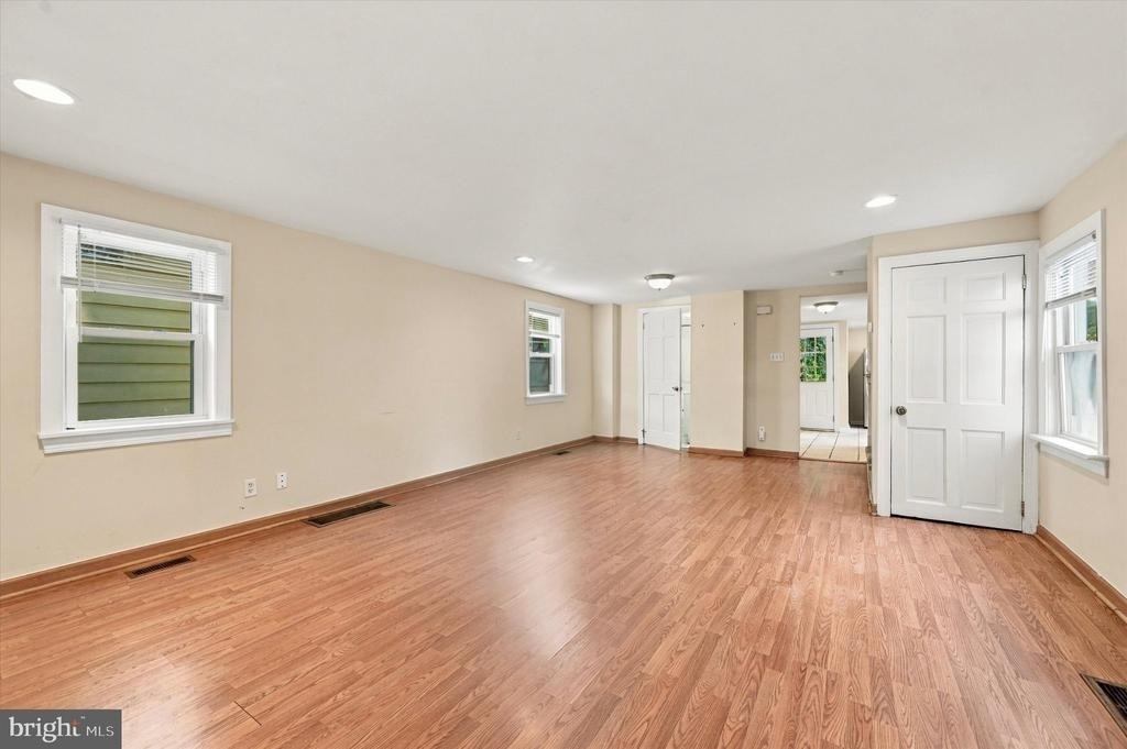 225 Brook Street - Photo 1