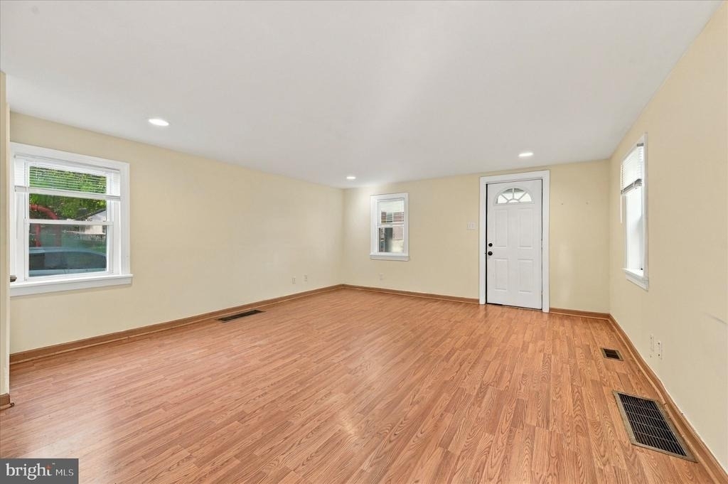 225 Brook Street - Photo 3