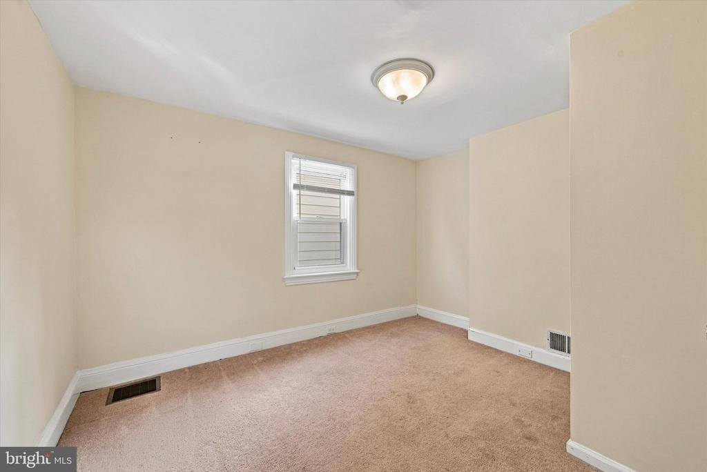 225 Brook Street - Photo 10