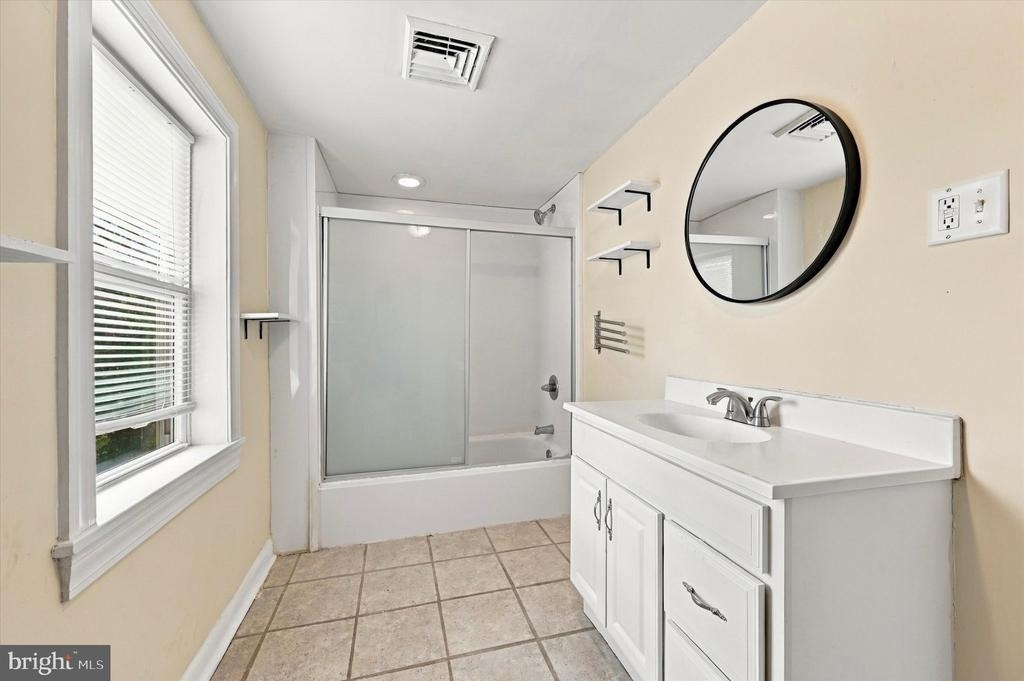 225 Brook Street - Photo 12
