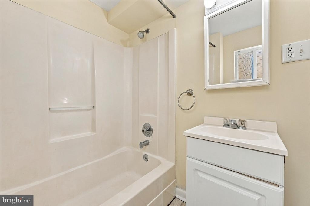 225 Brook Street - Photo 4