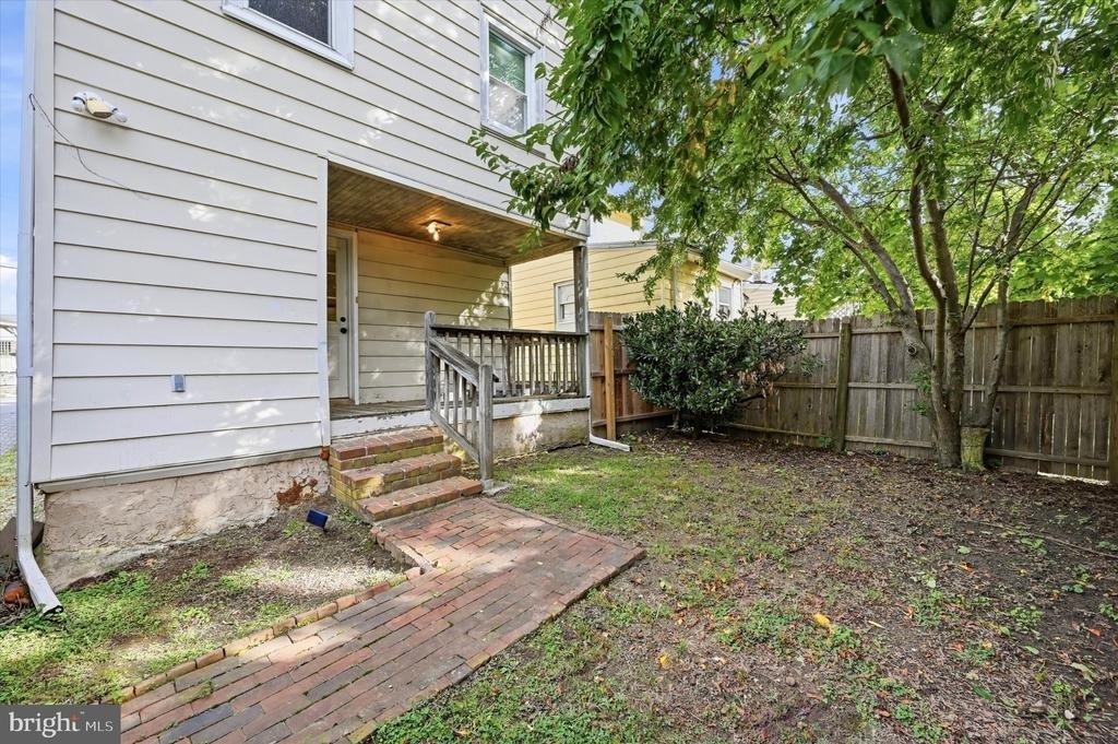 225 Brook Street - Photo 14