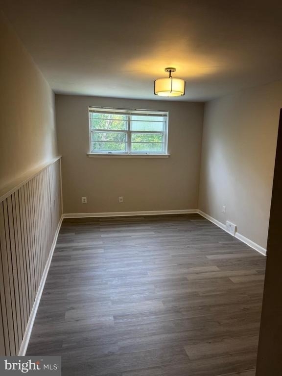 1404 Powell Road - Photo 3