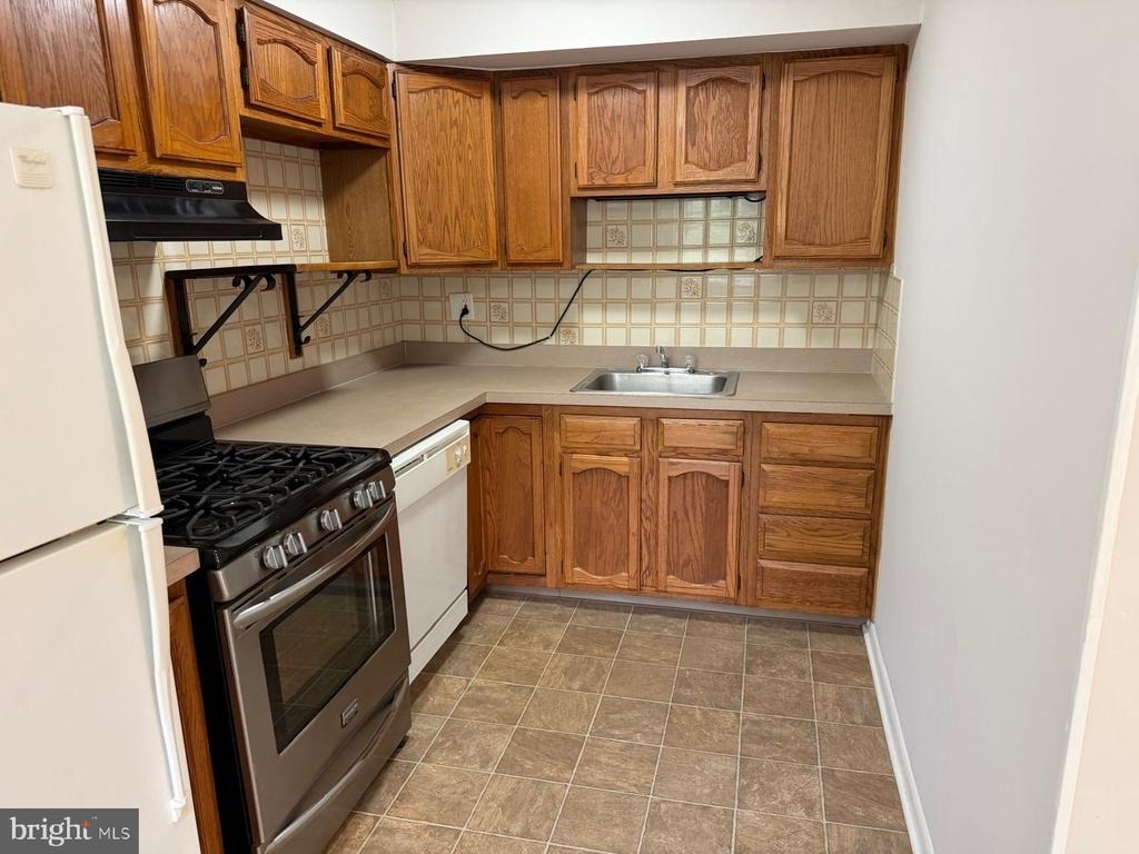 1404 Powell Road - Photo 5