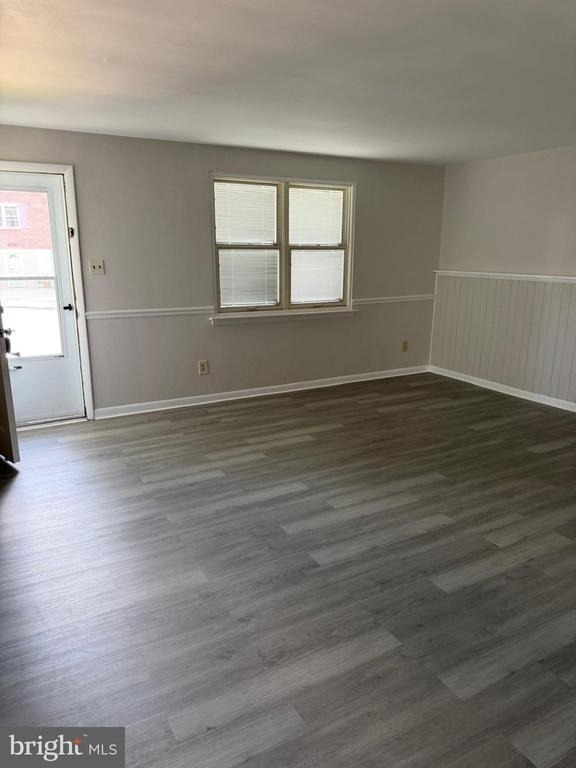 1404 Powell Road - Photo 2