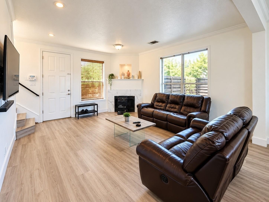 7901 Finch Trl - Photo 4