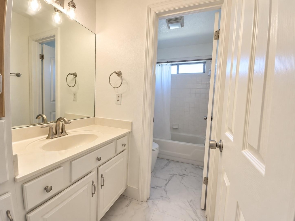 7901 Finch Trl - Photo 11