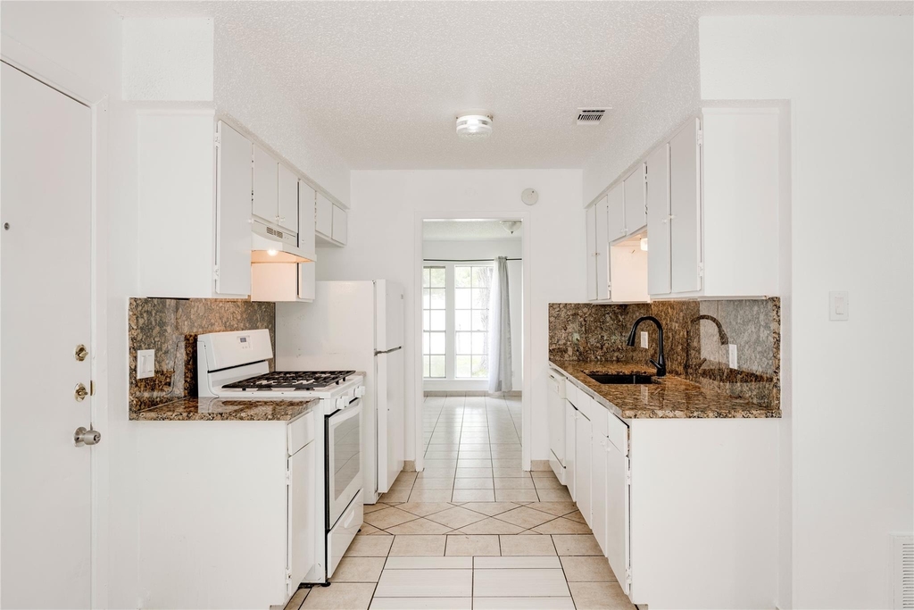 9502 North Creek Dr - Photo 3