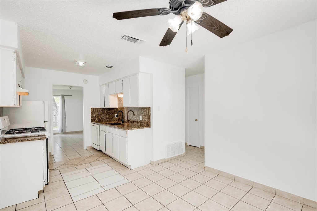9502 North Creek Dr - Photo 4