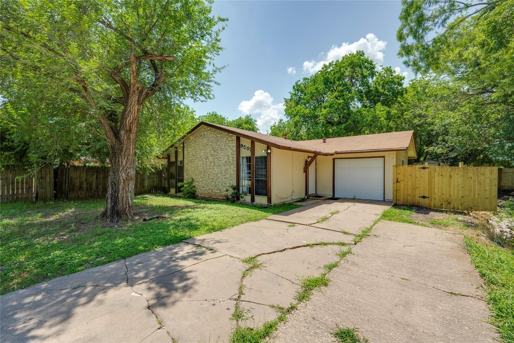 9502 North Creek Dr - Photo 0