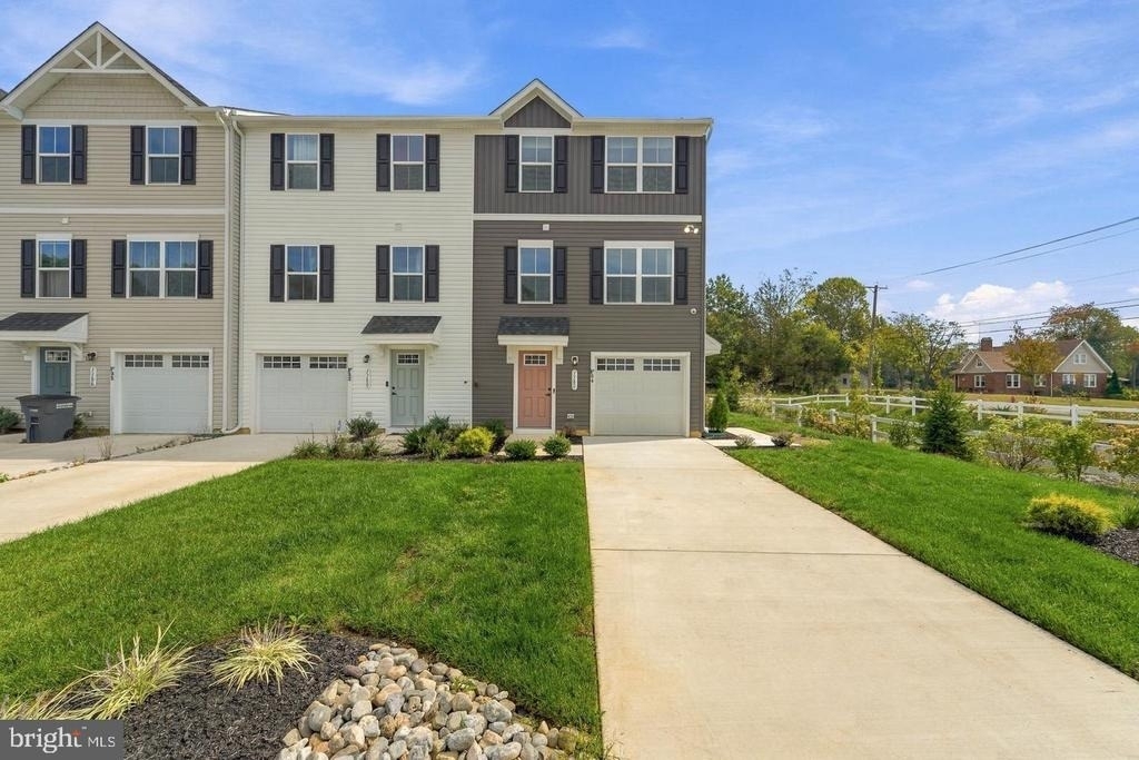 1180 W Walnut Road - Photo 0