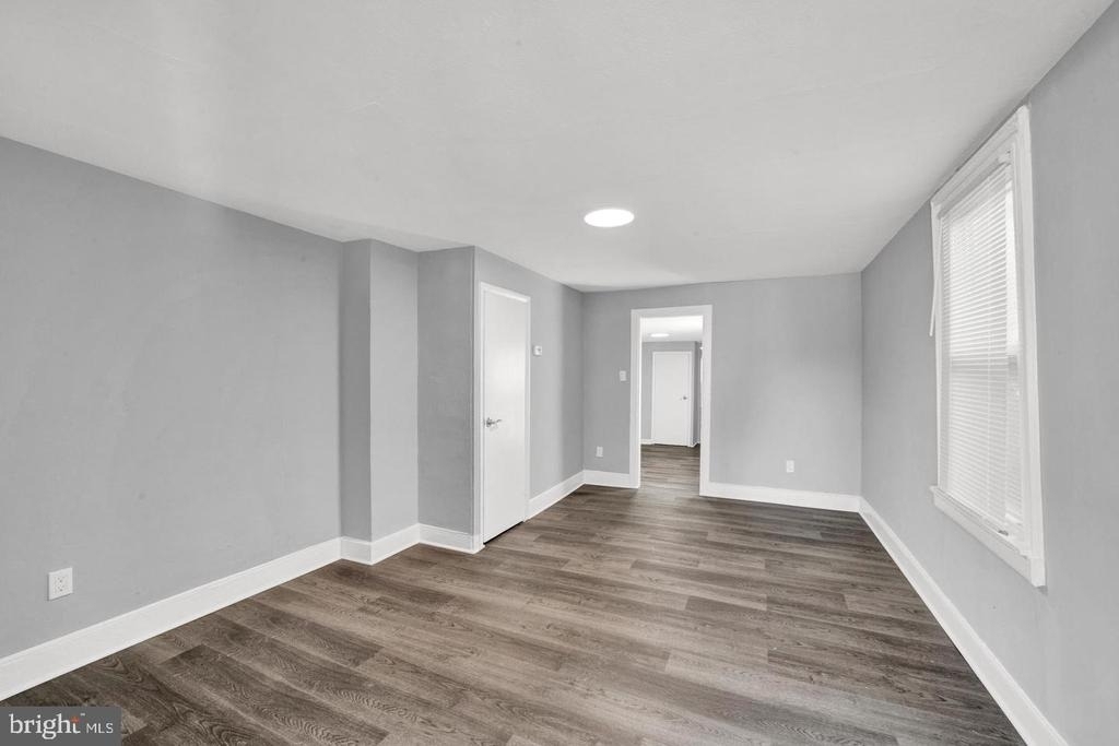 110 Crosswicks Street - Photo 4
