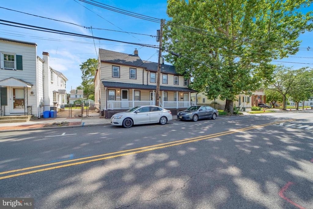 110 Crosswicks Street - Photo 2