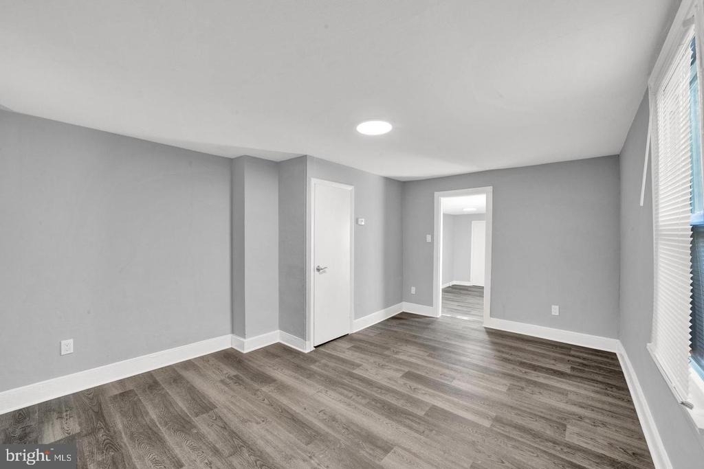 110 Crosswicks Street - Photo 5