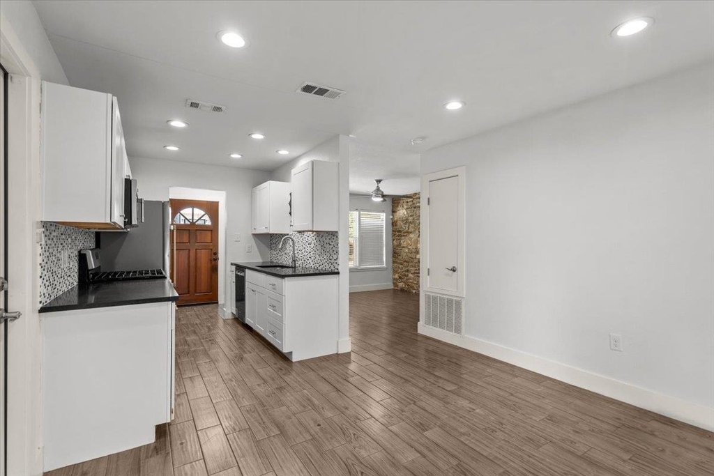 815 Orland Blvd - Photo 11