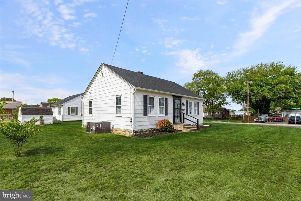 1400 Linden Drive - Photo 1