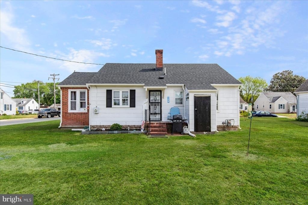 1400 Linden Drive - Photo 5
