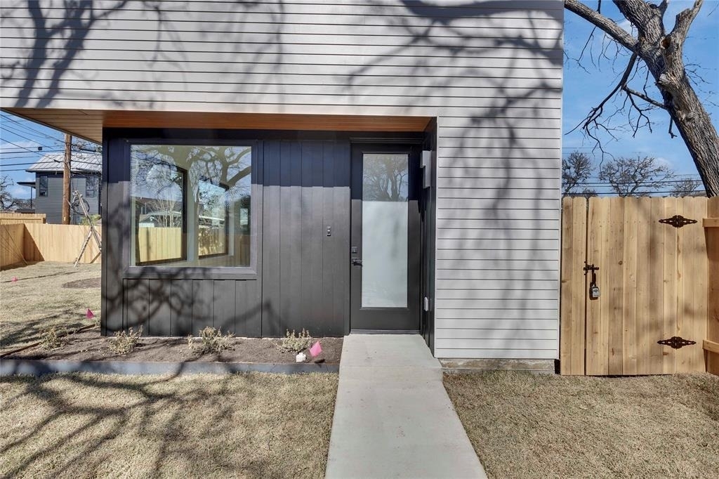 1804 Sylvan Dr - Photo 2