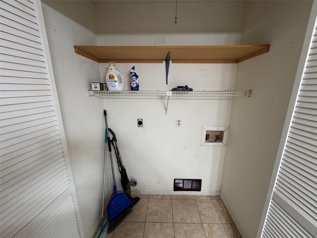 1015 E Yager Ln - Photo 11