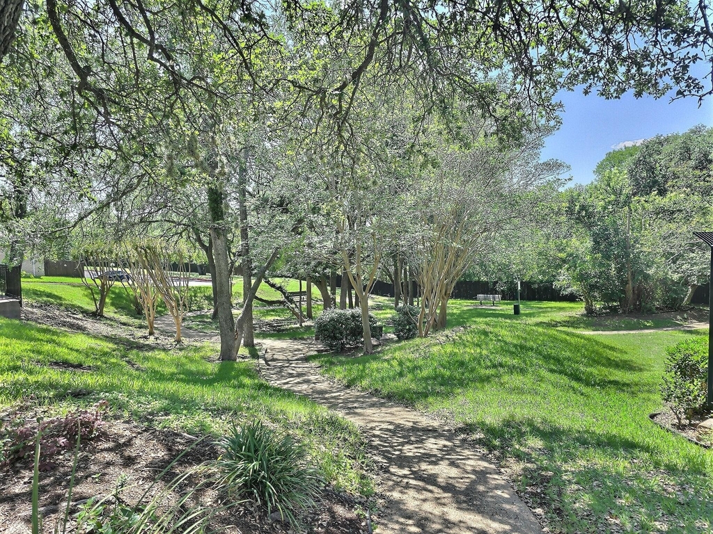 1015 E Yager Ln - Photo 16