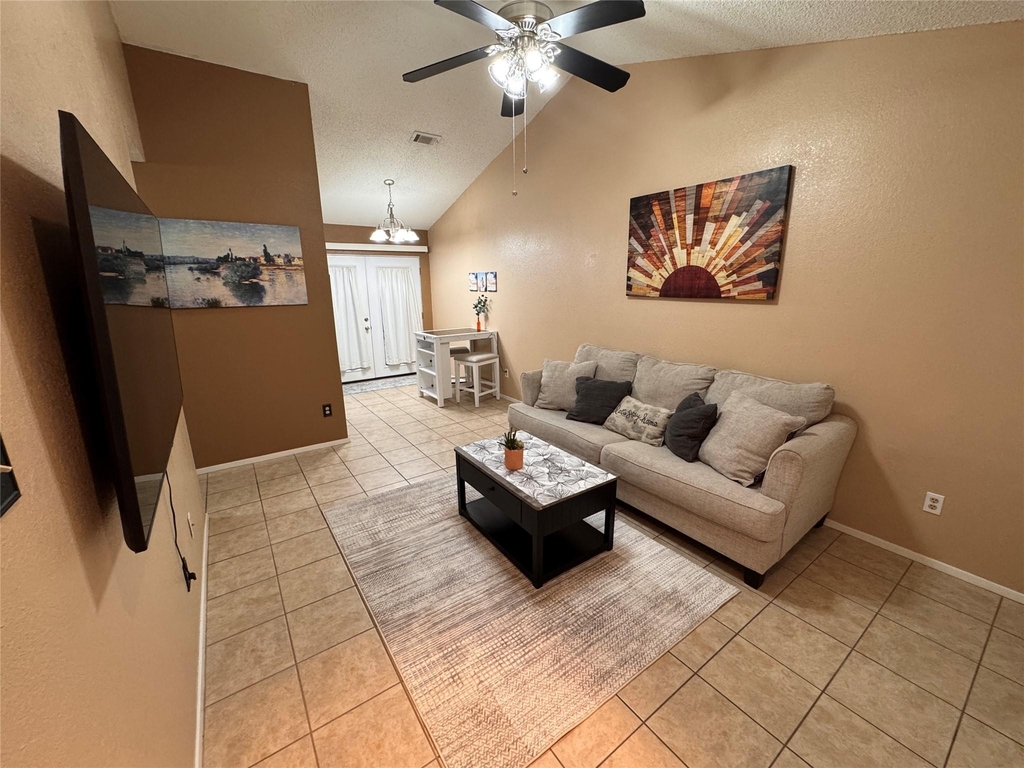 1015 E Yager Ln - Photo 2