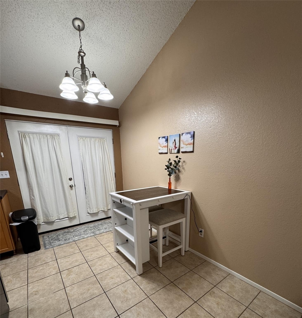 1015 E Yager Ln - Photo 5