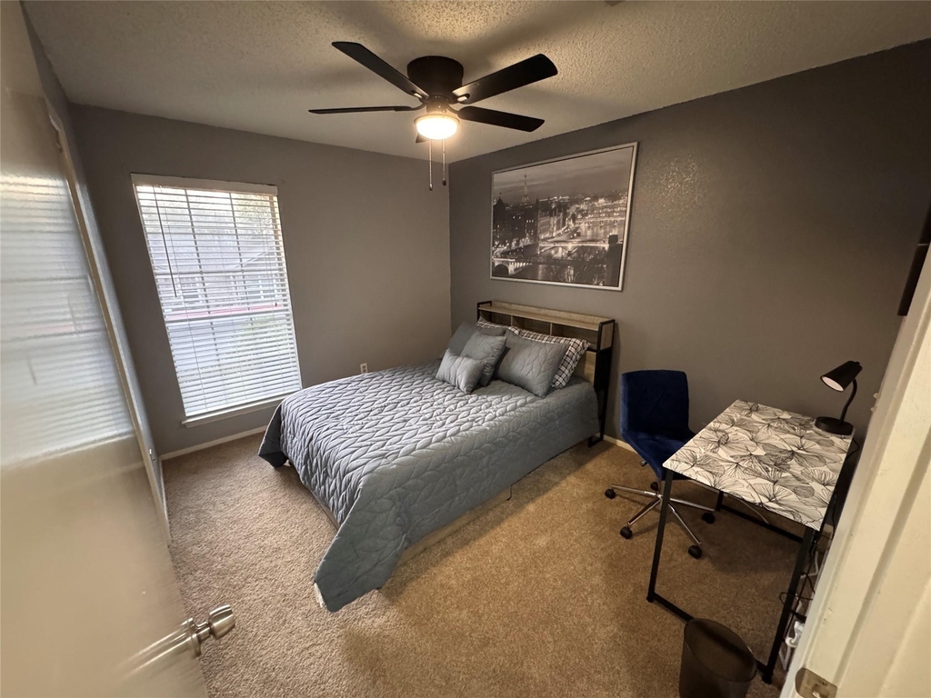 1015 E Yager Ln - Photo 9