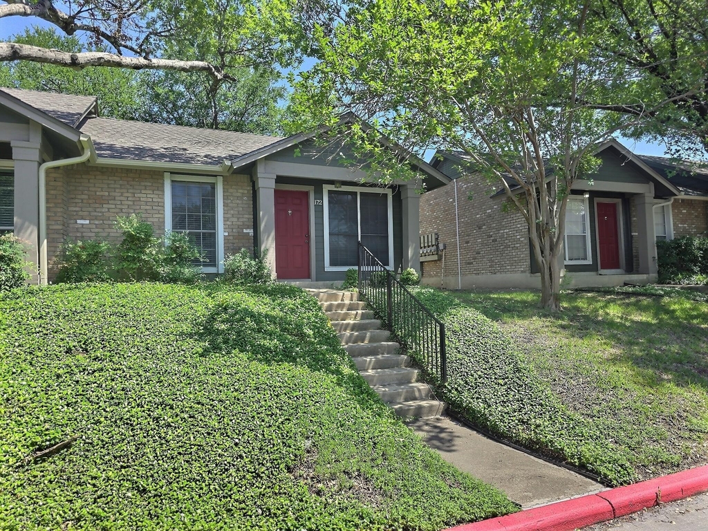 1015 E Yager Ln - Photo 1
