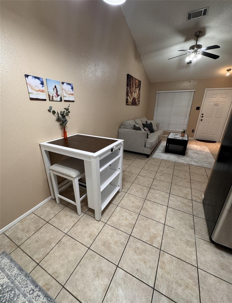 1015 E Yager Ln - Photo 4