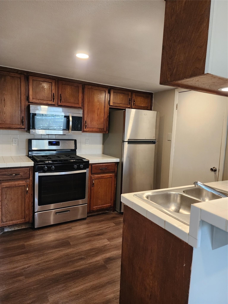 2806 Lovell Dr - Photo 3