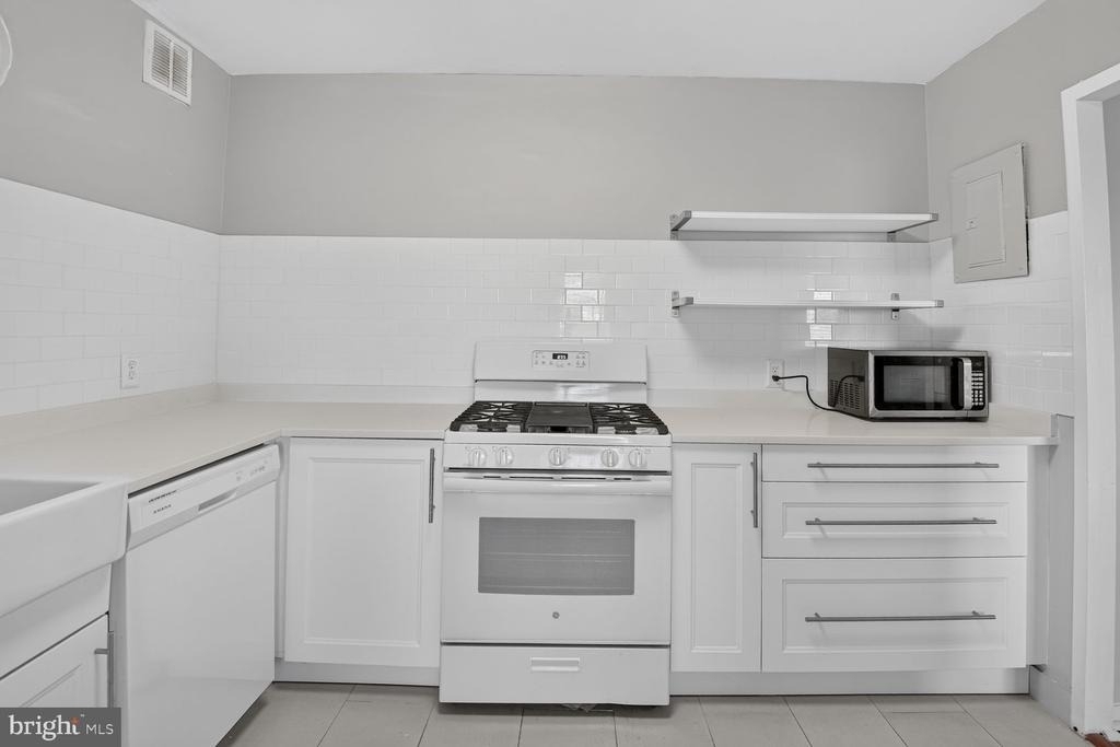 1111 W University Boulevard W - Photo 18