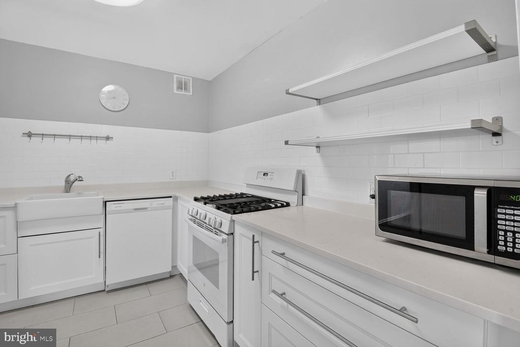 1111 W University Boulevard W - Photo 20