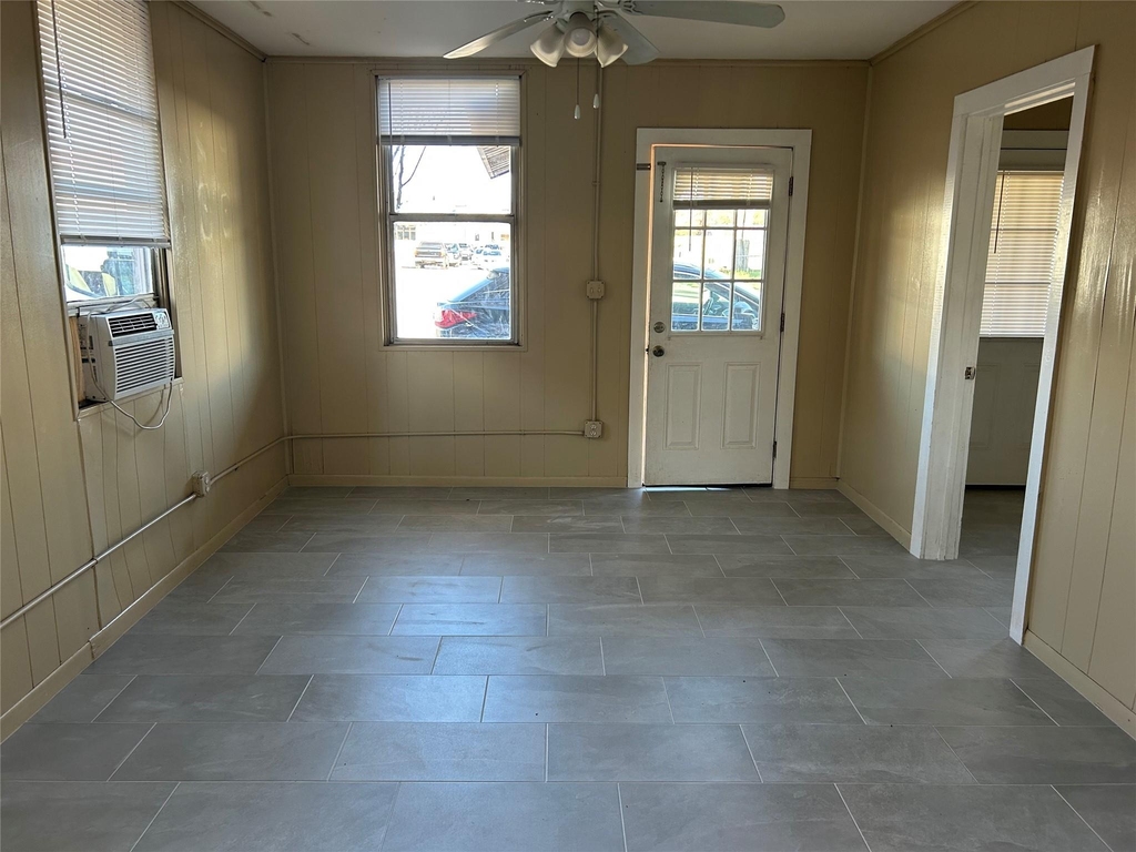 906 Haysel St - Photo 2
