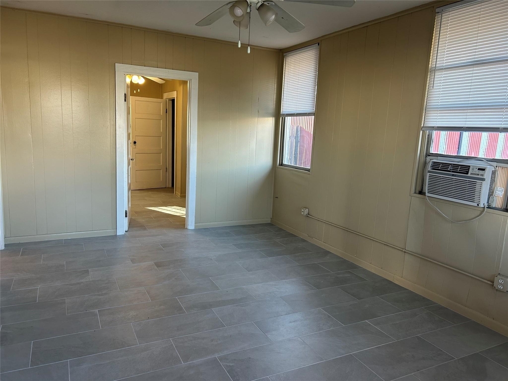 906 Haysel St - Photo 1
