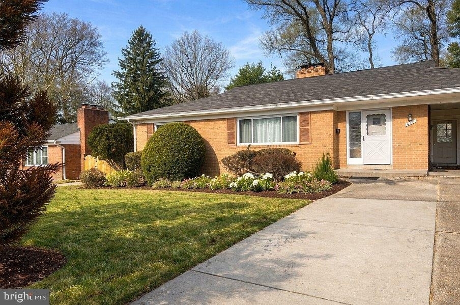 416 Burnt Mills Avenue - Photo 0